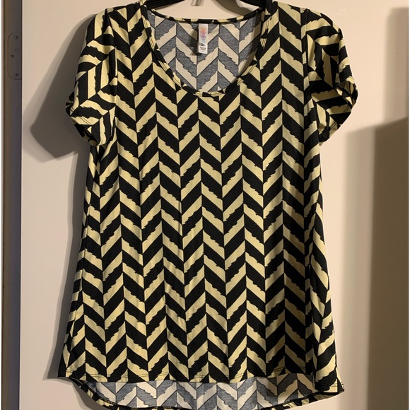 EUC Lularoe Perfect Tee - Picture 2 of 3